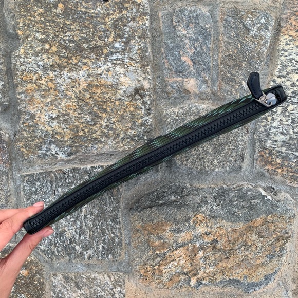 Coach Large Pouch / Clutch w/ cube print - Picture 4 of 8